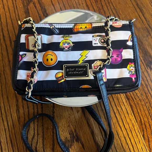 Betsy Johnson Crossbody Wallet combo Fun Print! - Picture 1 of 7